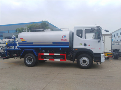 遼陽地區(qū)8方多功能灑水車價(jià)格解析與汽車物流指南